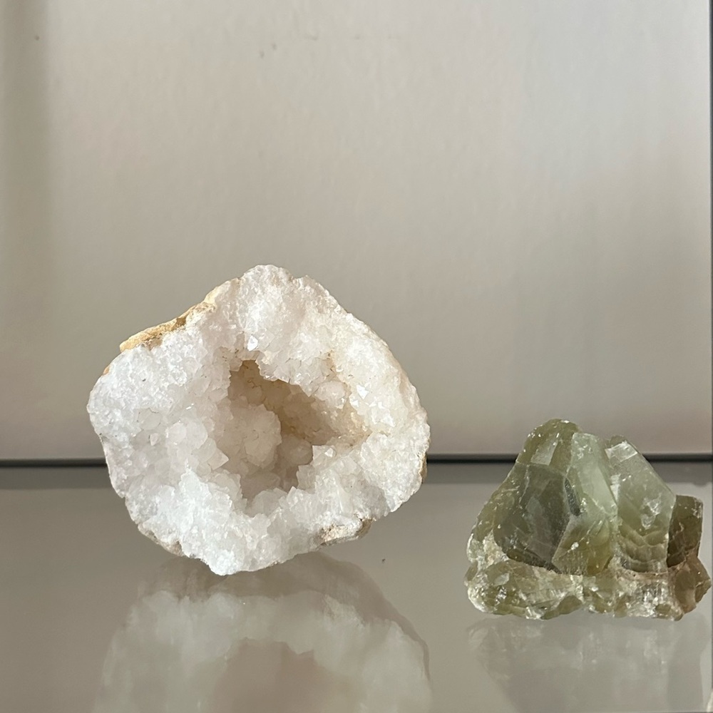 Calcite Green Rock - Picture 2 of 7